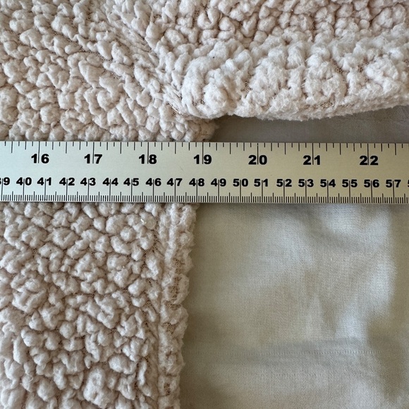 Chance or Fate Women's Light‎ Salmon Pink Sequin Reindeer Sherpa Sweater Top M - Picture 9 of 13